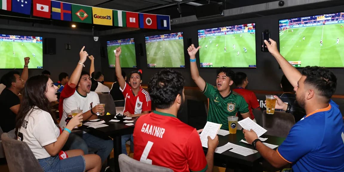 Gacor25 sports betting fans enjoying World Cup 2026 atmosphere at live viewing party.